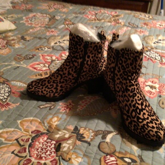 Qupid Cheetah Ankle Boots Bootie Animal Print Size 8 Black Tan Chunky Block Heel - Picture 4 of 4